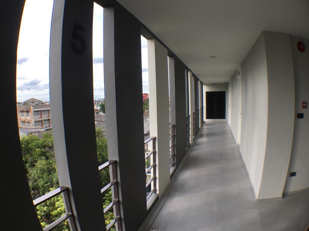 28 Place Bangkok Esterno foto