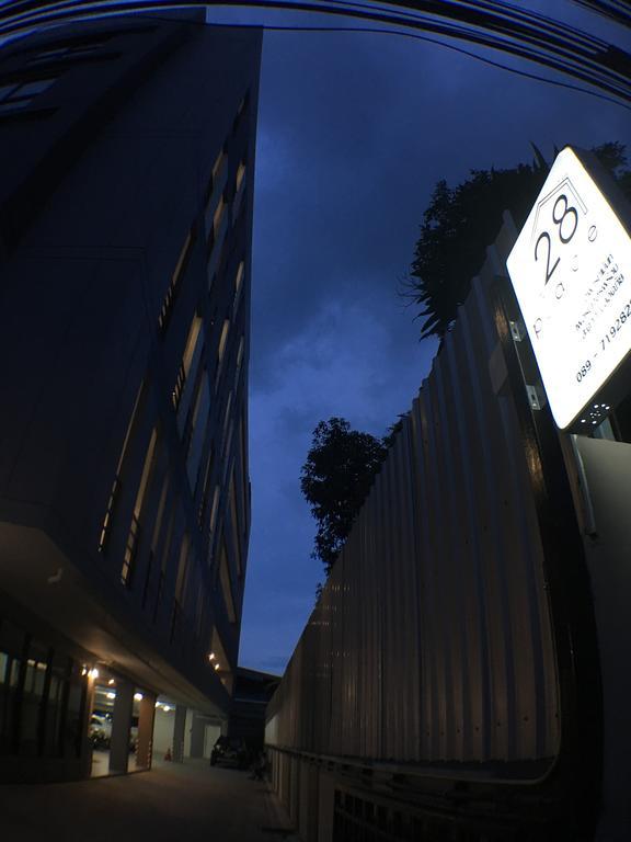 28 Place Bangkok Esterno foto